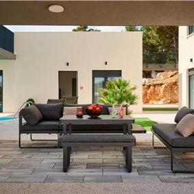 6 bedroom villa with heated pool near Omis, sleeps 12